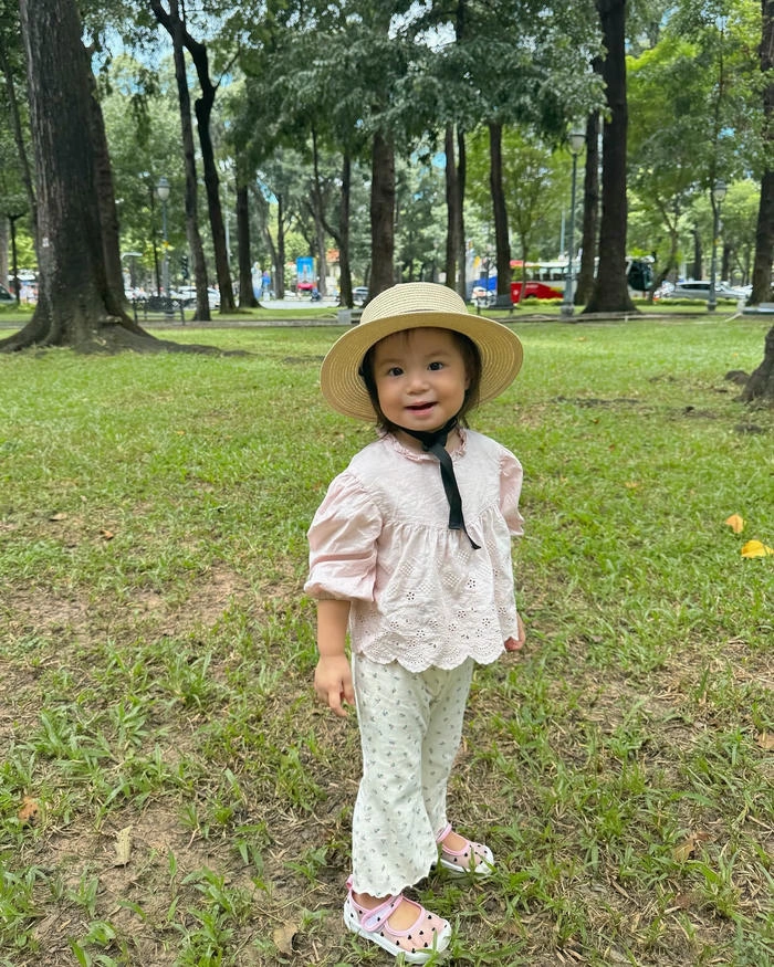 Ảnh bé Pam cute biểu cảm hài hước