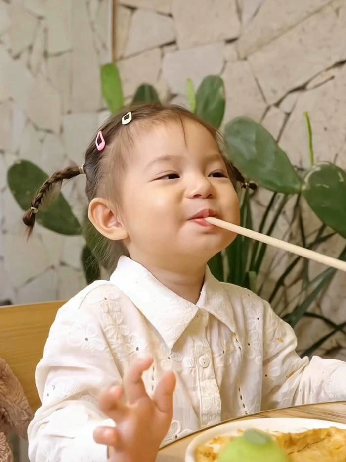 Ảnh bé Pam cute lém lỉnh