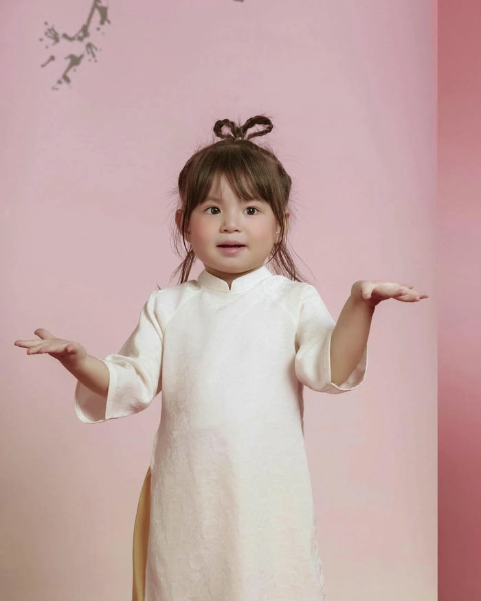 Ảnh bé Pam cute ngộ nghĩnh vui nhộn
