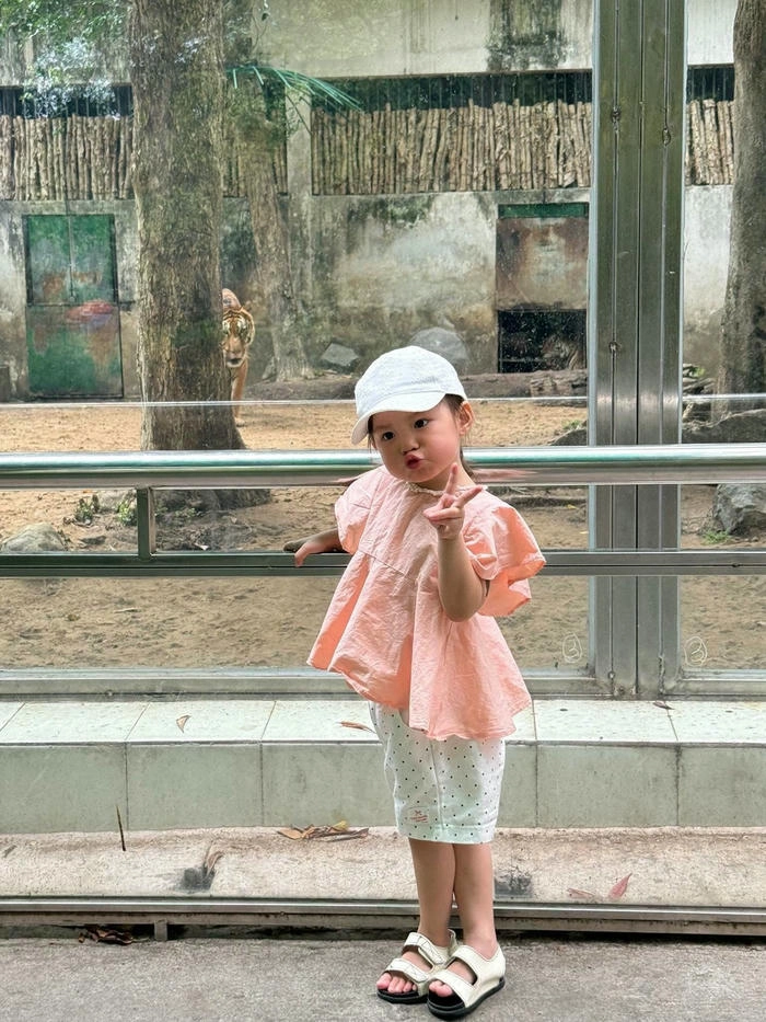 Ảnh bé Pam cute tươi cười đáng yêu