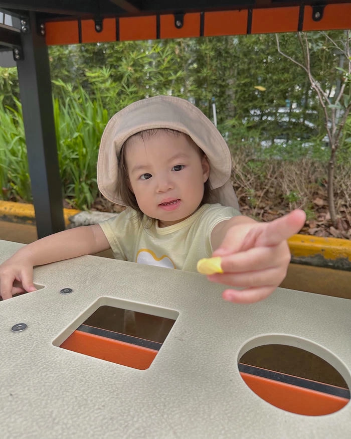 Ảnh của bé Pam cute hài hước