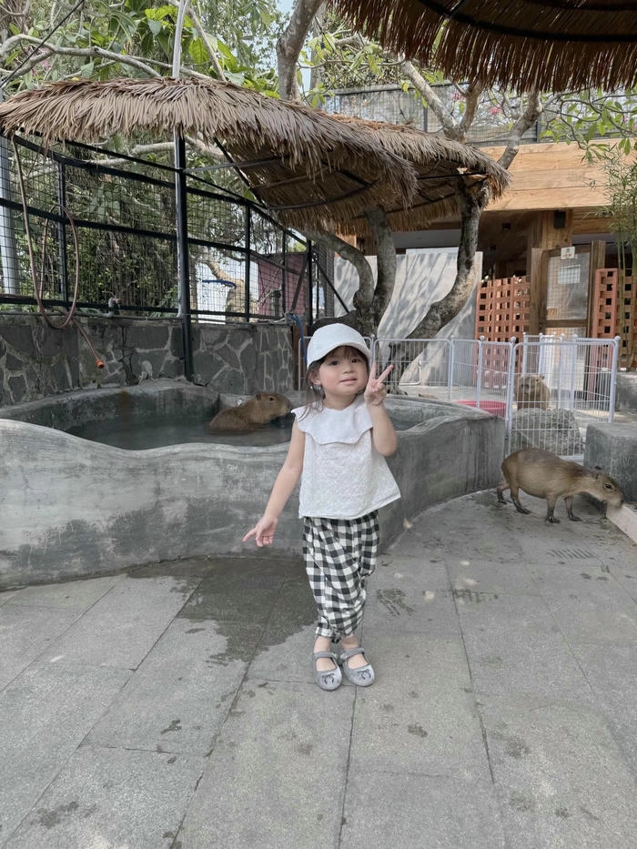 Ảnh em bé Pam cute dễ thương hài hước