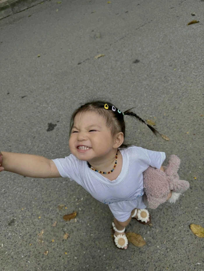 Hình ảnh bé Pam cute bá đạo