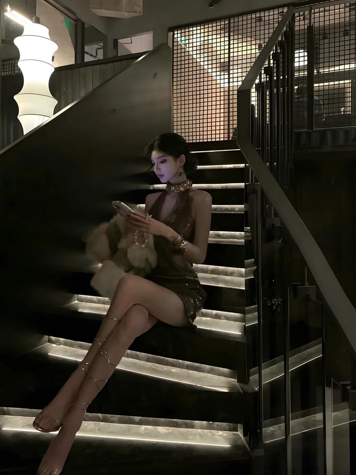 Hình gái chân dài Trung Quốc diện váy sexy