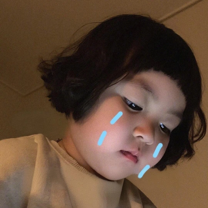 Meme em bé dễ thương hài hước
