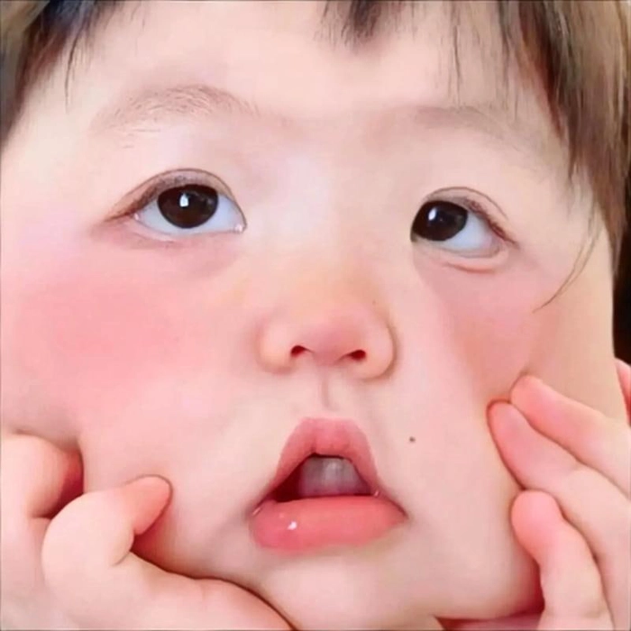 Meme em bé dễ thương ngộ nghĩnh