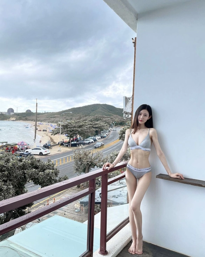 Ảnh gái xinh Trung Quốc mặc bikini phong vị hè