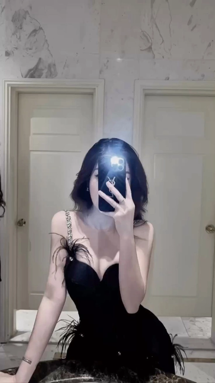 Ảnh gái xinh Trung Quốc mặc váy ngắn cuốn hút