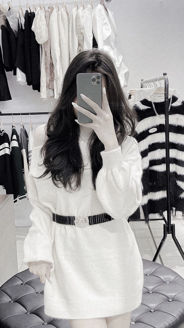 Ảnh gái xinh che mặt bằng điện thoại phong cách nhẹ nhàng