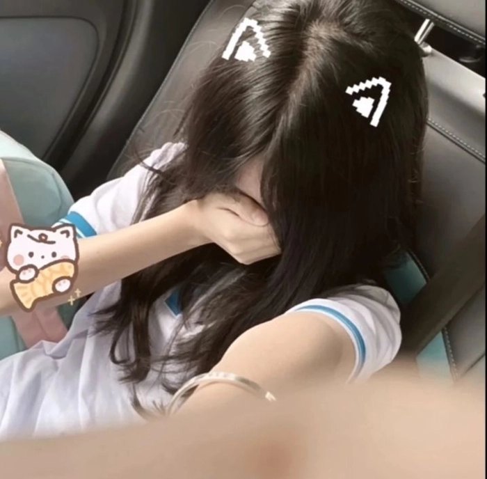 Ảnh gái xinh che mặt cute kín đáo