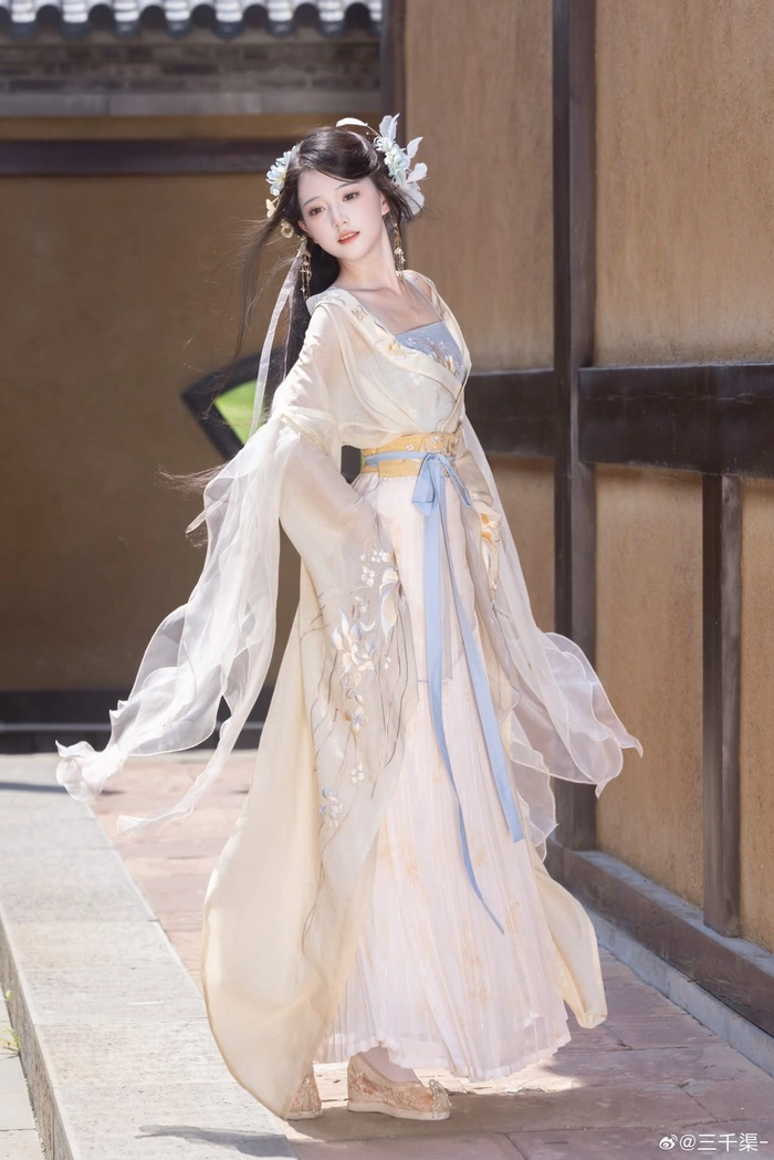 Ảnh gái xinh cổ trang Trung Quốc dễ gây thiện cảm