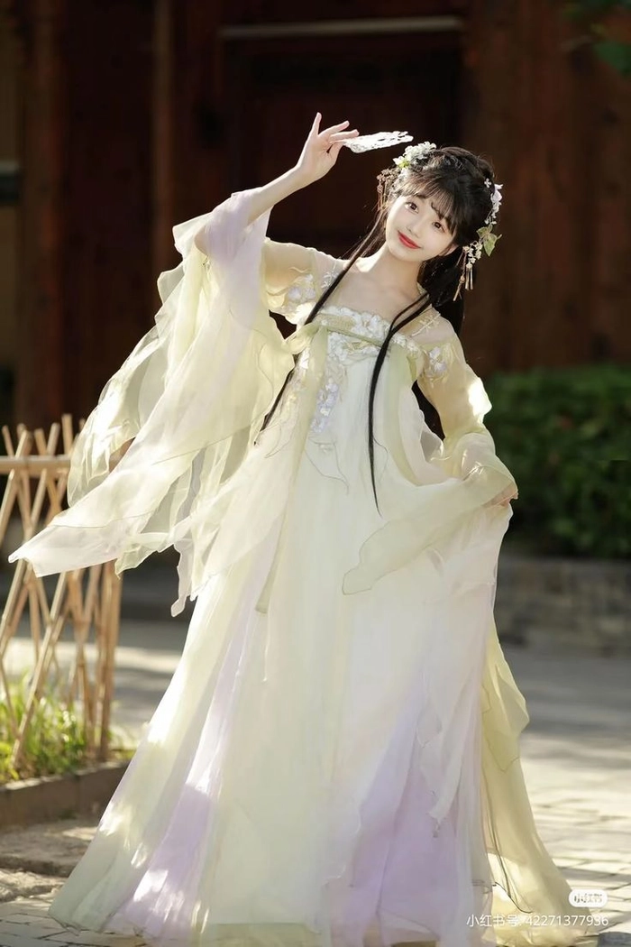 Ảnh gái xinh cổ trang Trung Quốc nhẹ nhàng cuốn