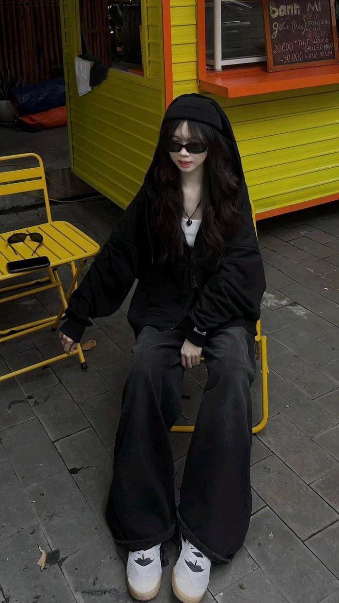 Ảnh gái xinh cool ngầu ánh nhìn lạnh