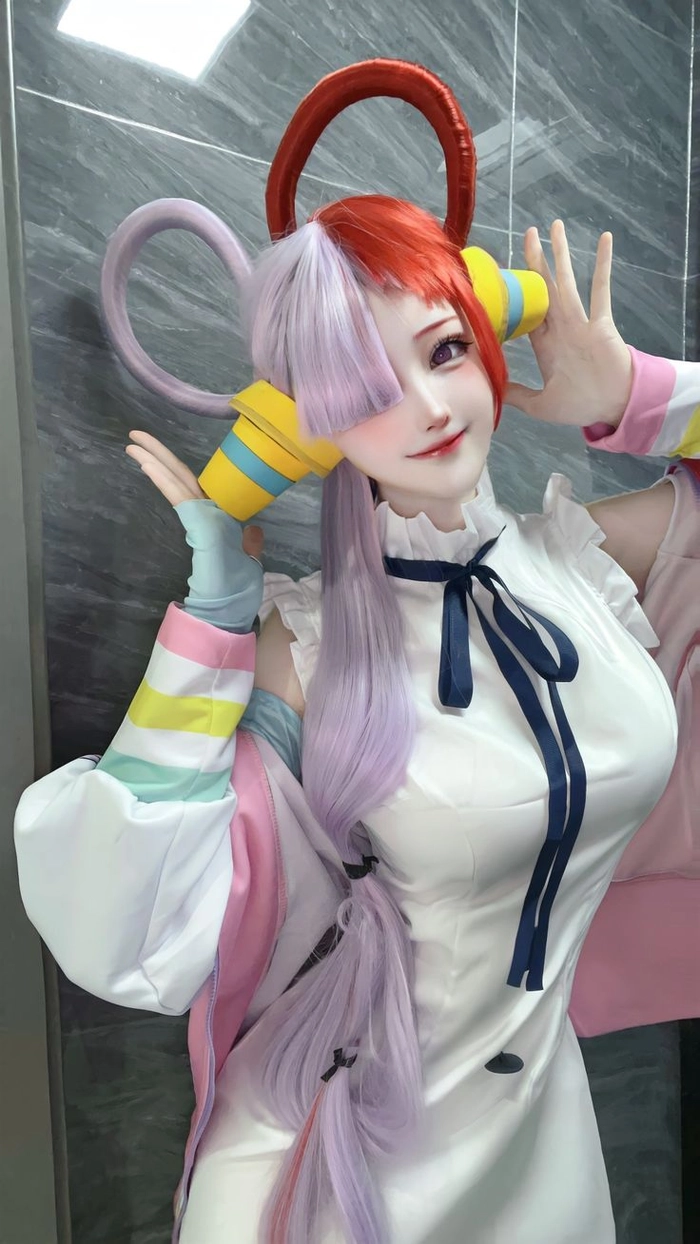 Ảnh gái xinh cosplay One Piece phong thái riêng