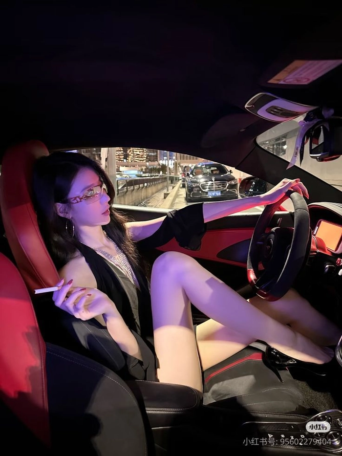 Ảnh gái xinh gợi cảm phong cách cá tính