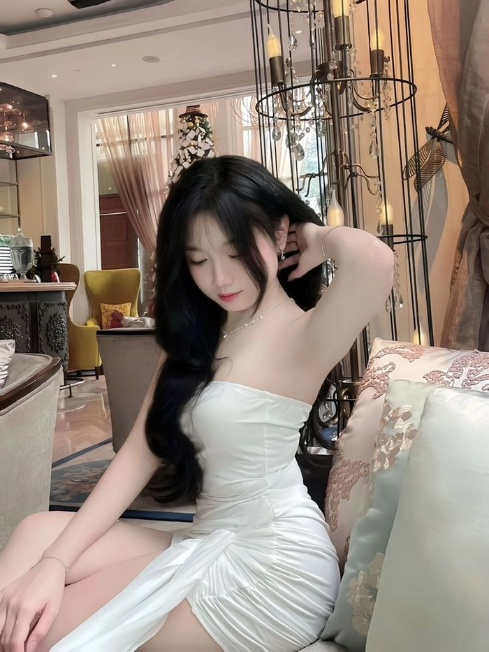 Ảnh gái xinh mặc váy bó thanh lịch