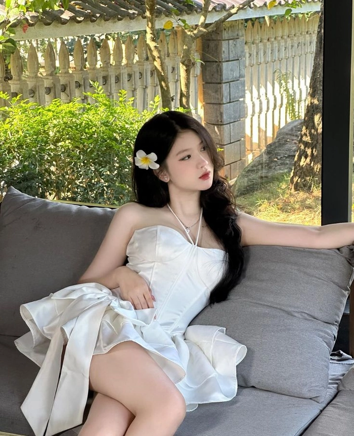 Ảnh gái xinh mặc váy công chúa mộng mơ