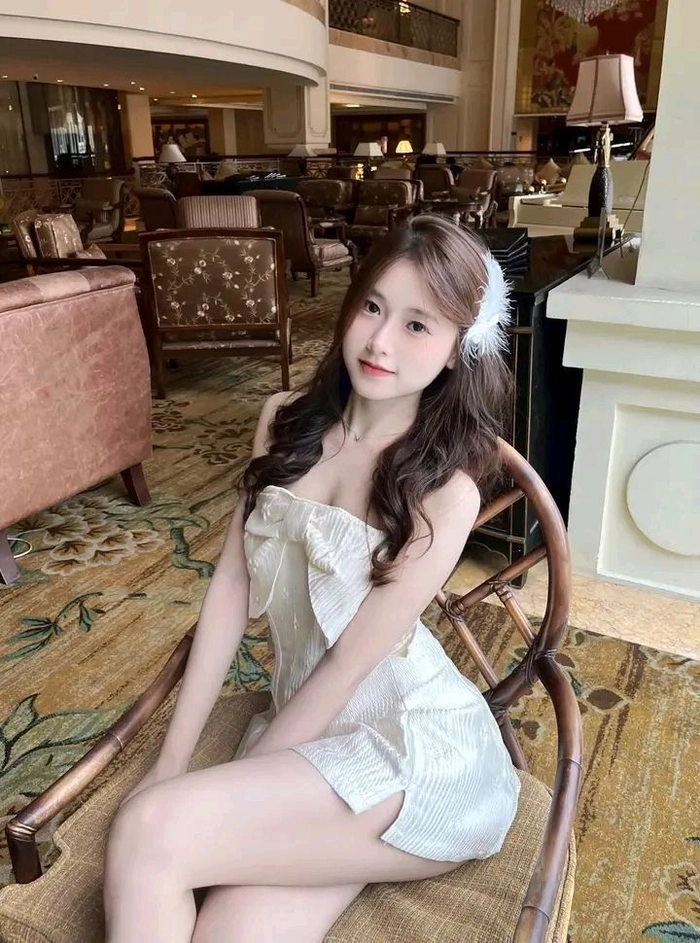 Ảnh gái xinh mặc váy ngắn phong cách nhẹ nhàng