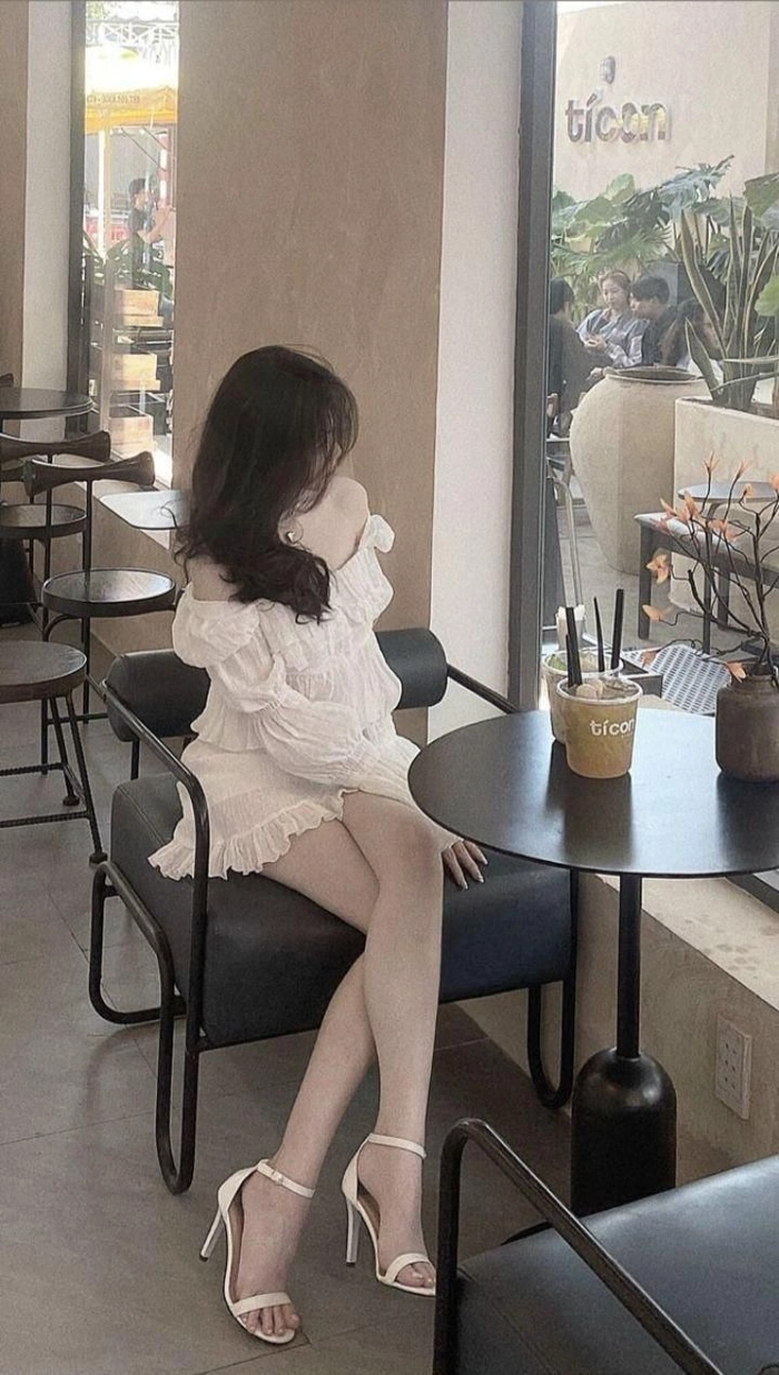 Ảnh gái xinh mặc váy ngắn tinh tế