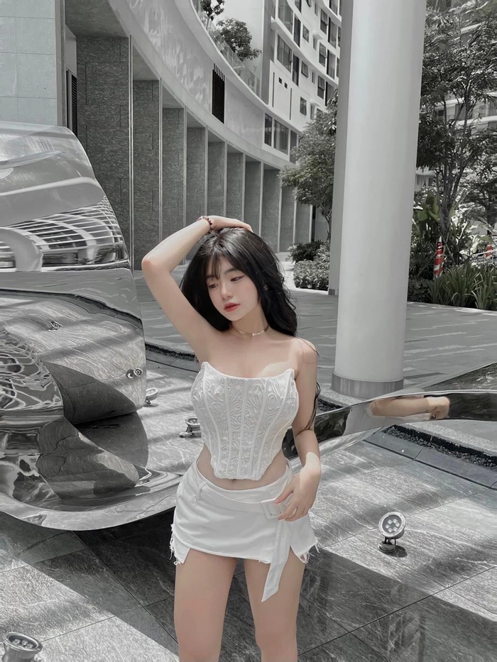 Ảnh gái xinh mặc váy trắng tinh khôi