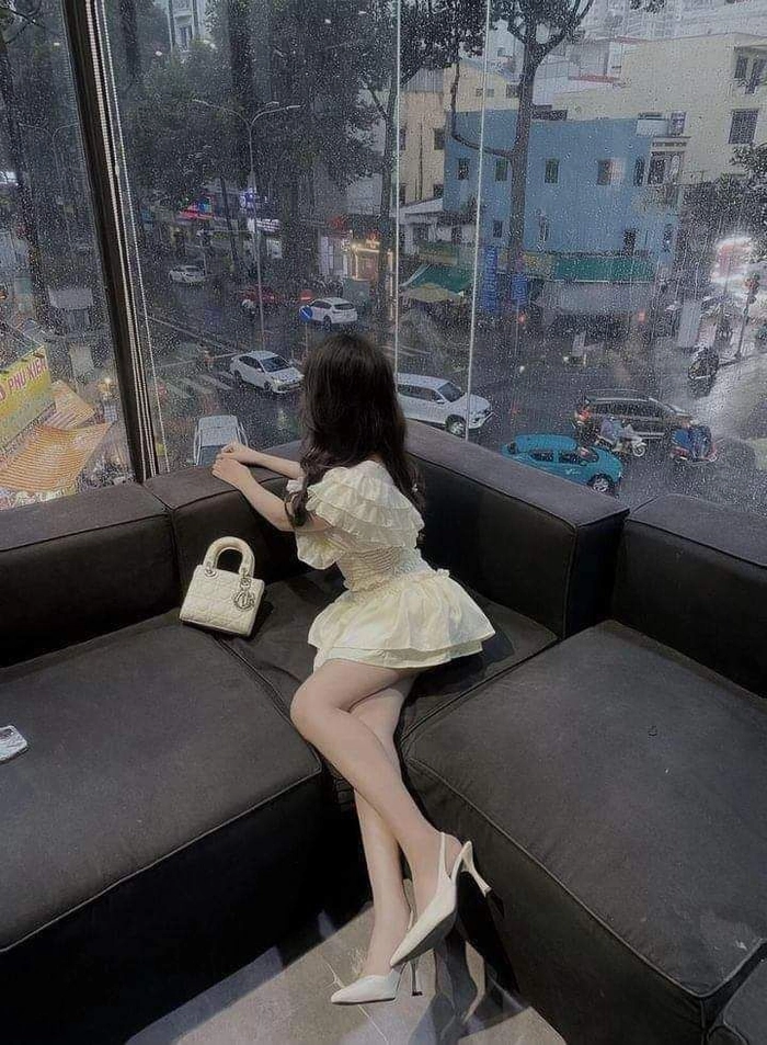 Ảnh gái xinh mặc váy xếp ly tinh tế