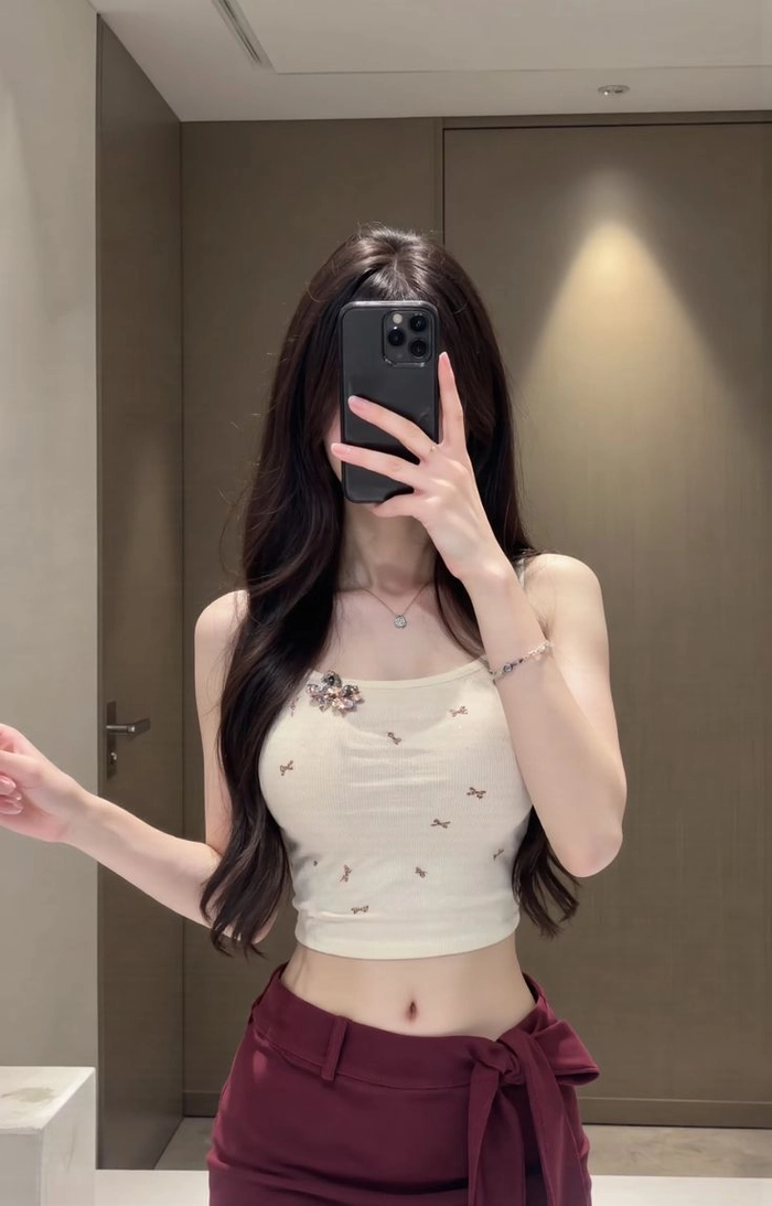 Ảnh gái xinh sexy che mặt tạo cảm giác bí ẩn