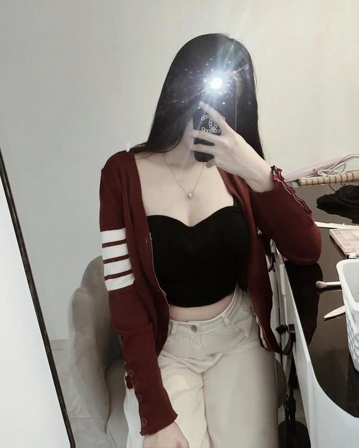 Ảnh girl che mặt bằng điện thoại đời thường