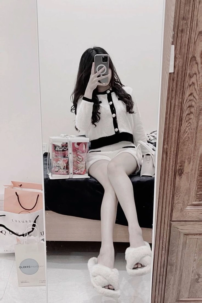 Ảnh girl che mặt bằng điện thoại tinh tế