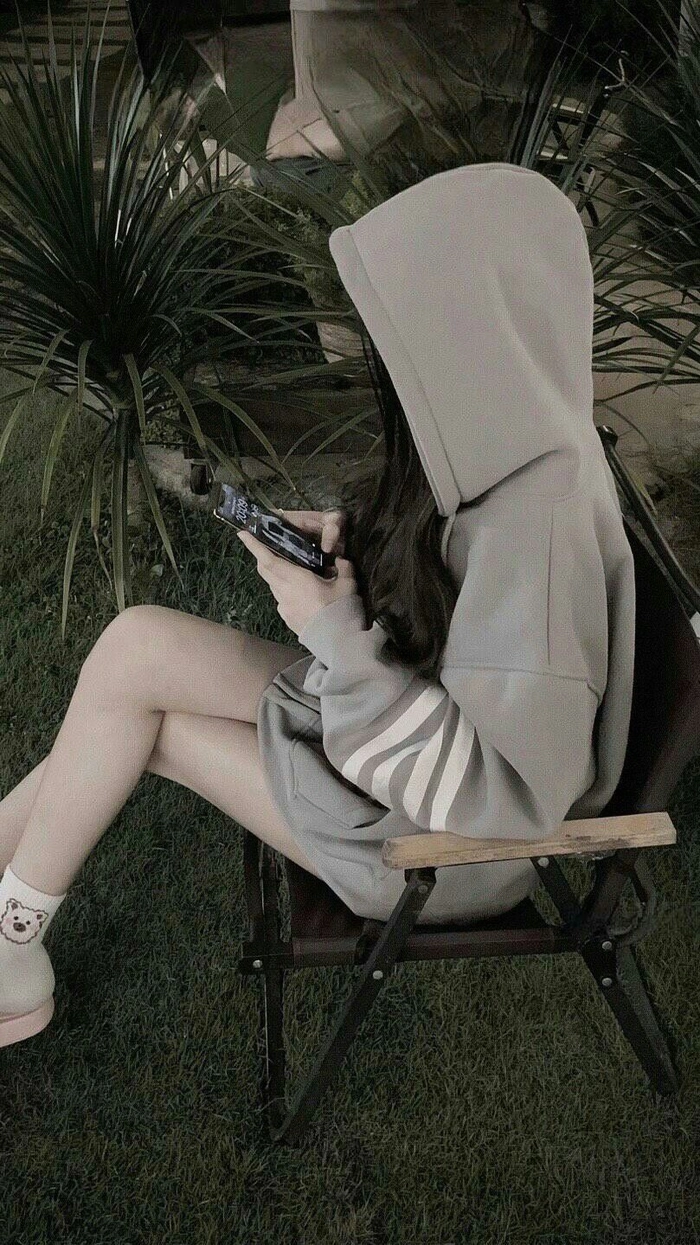 Avatar ảnh gái xinh che mặt dễ thương tự nhiên