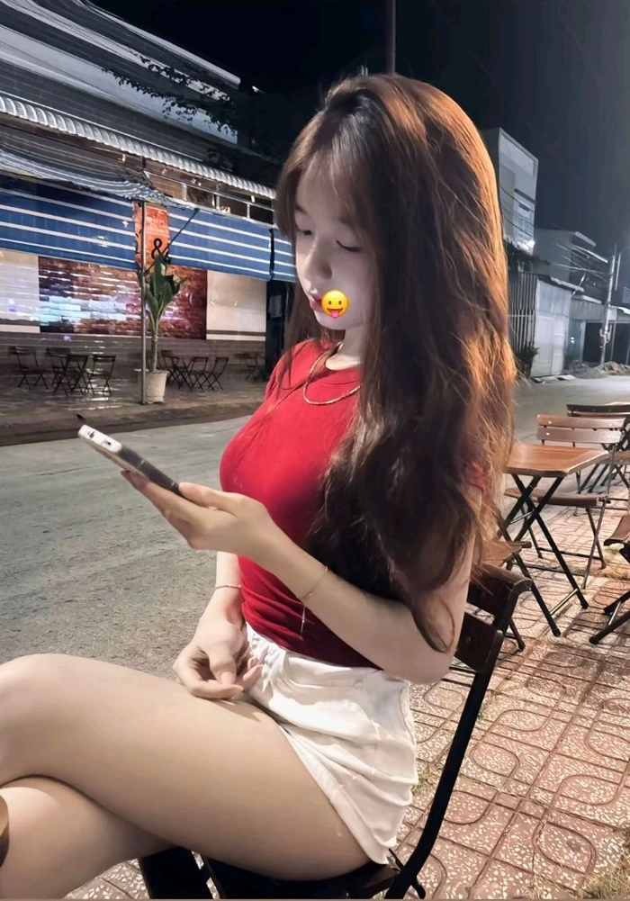 Avatar ảnh gái xinh che mặt trong trẻo