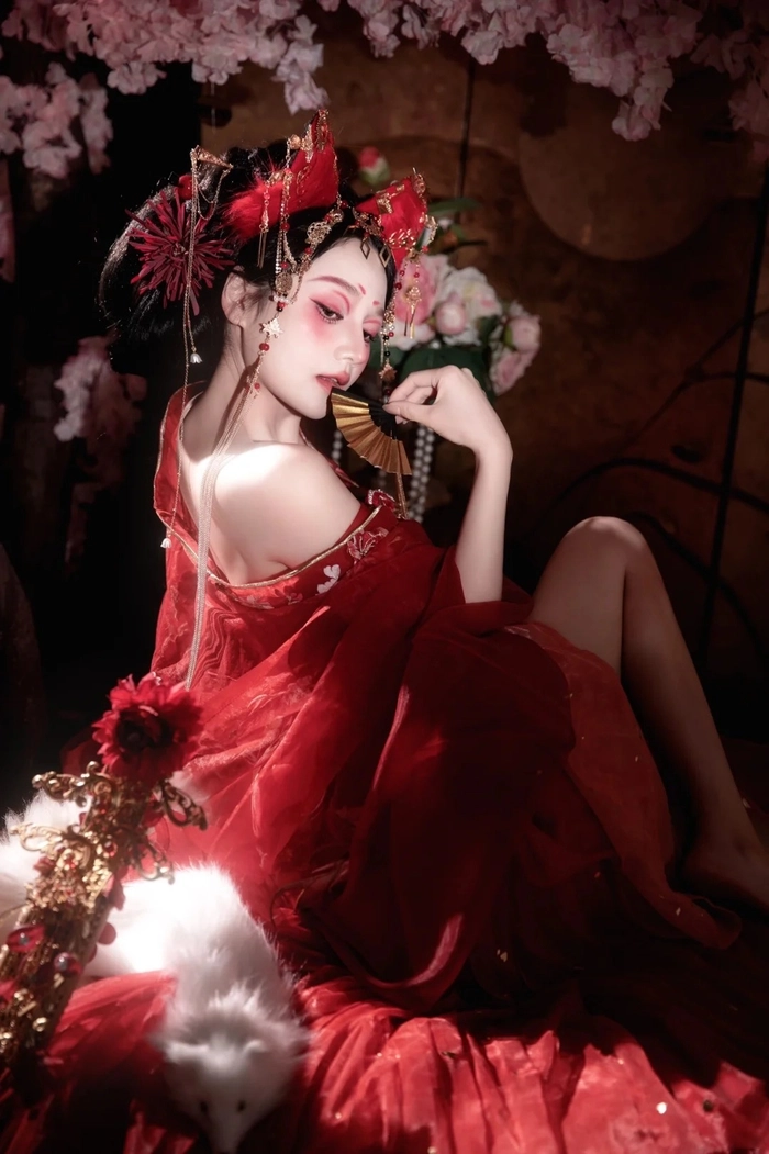 Avatar cosplay hồ ly 9 đuôi