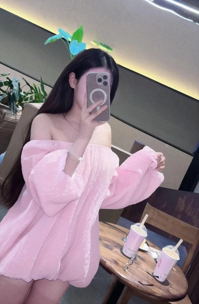 Avatar gái xinh che mặt bằng điện thoại được yêu thích