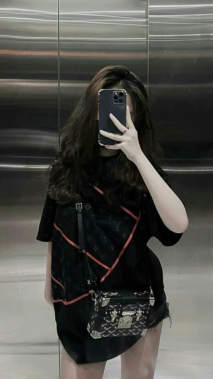 Avatar gái xinh che mặt bằng điện thoại kín đáo