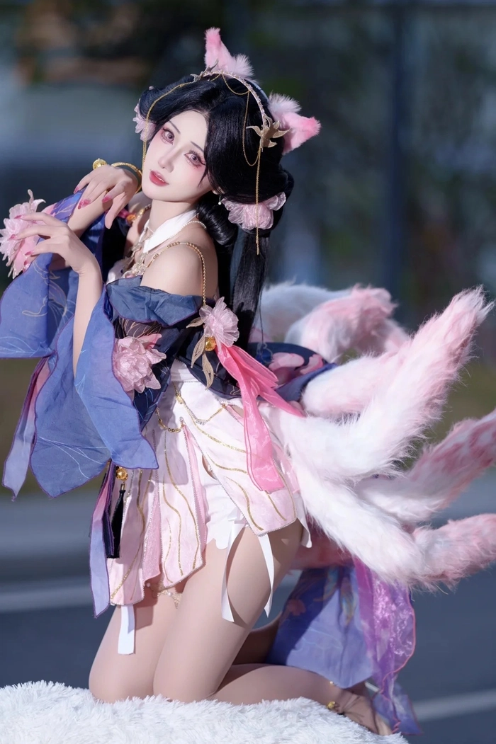 Cosplay hồ ly 9 đuôi đầy ma mị