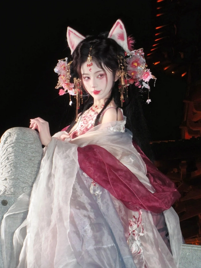 Cosplay hồ ly tinh với thần thái cuốn hút