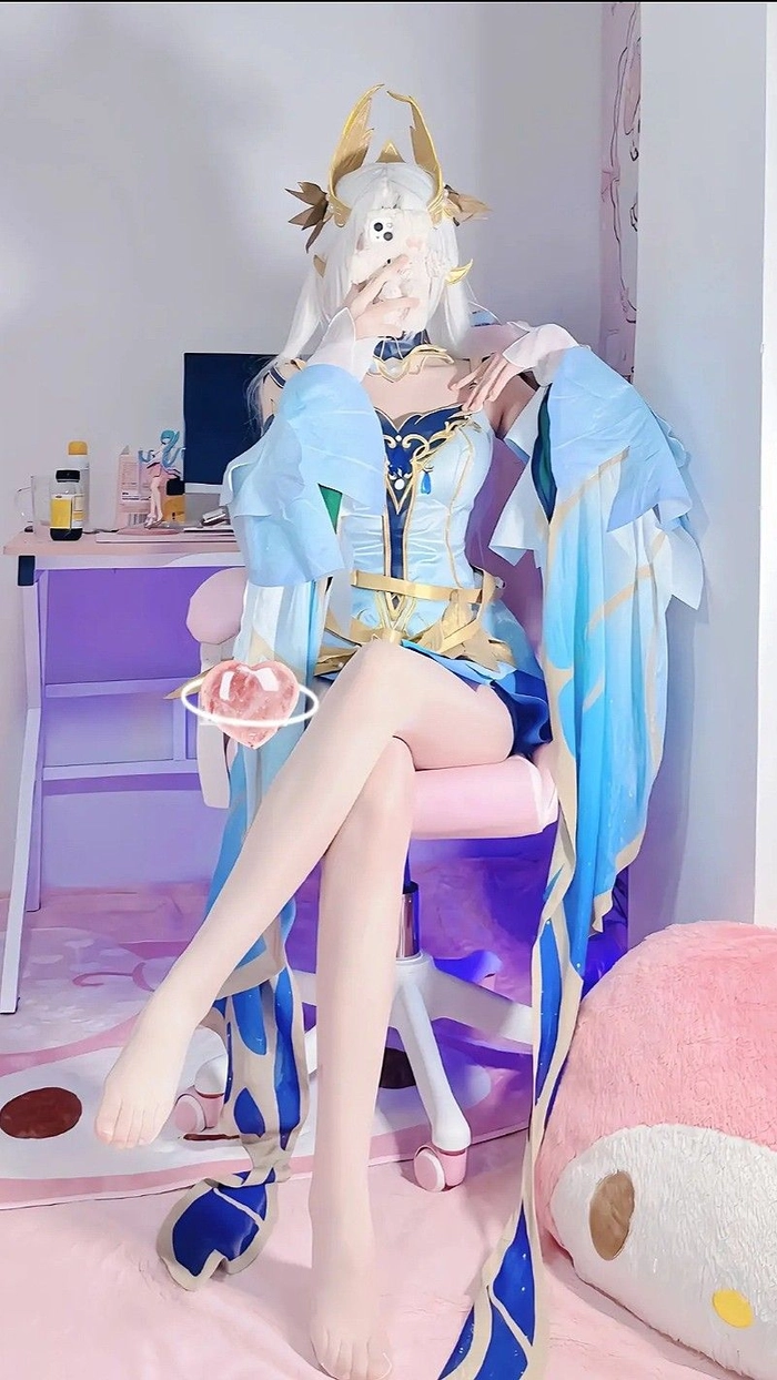 Gái cosplay Liên Quân với phong cách game thủ