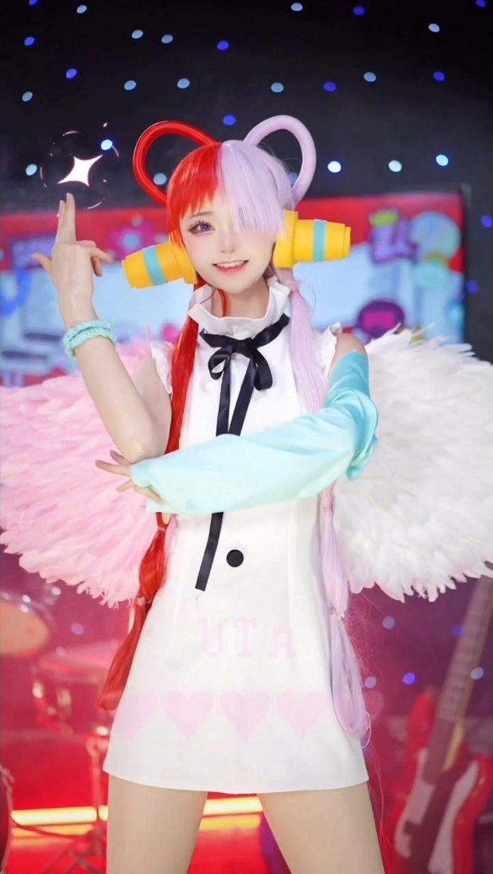 Gái xinh One Piece trong concept cosplay