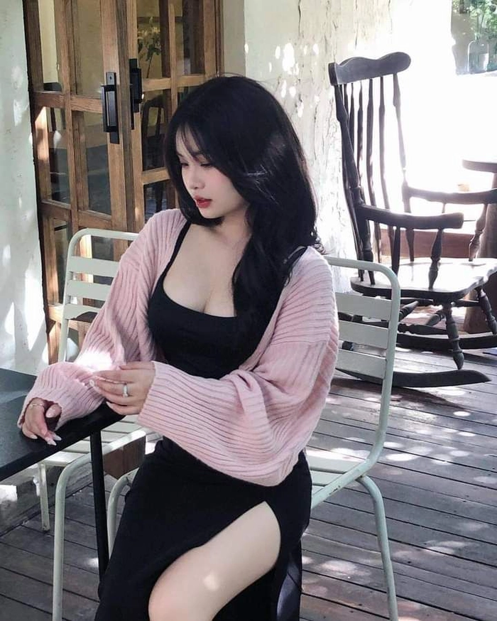 Gái xinh TikTok mặc váy ngắn phong cách nổi bật