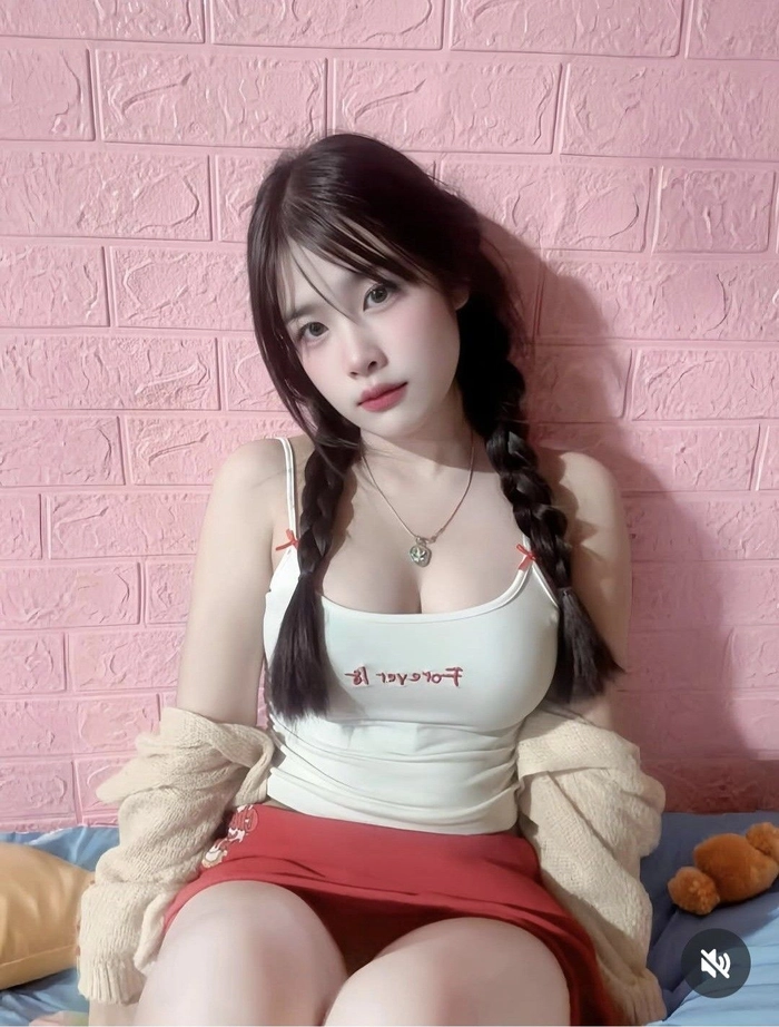 Gái xinh TikTok mặc váy ngắn phong cách trẻ