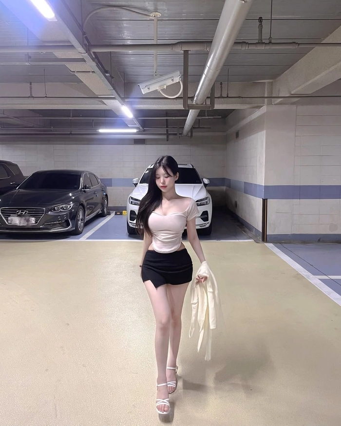 Gái xinh Trung Quốc chân dài phong cách hiện đại