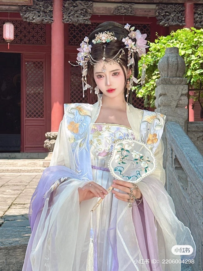 Gái xinh Trung Quốc cổ trang mang cảm giác thơ