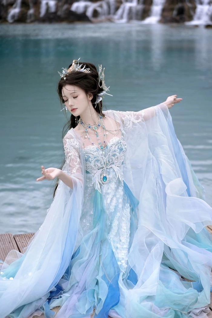 Gái xinh Trung Quốc cổ trang nhìn rất dịu