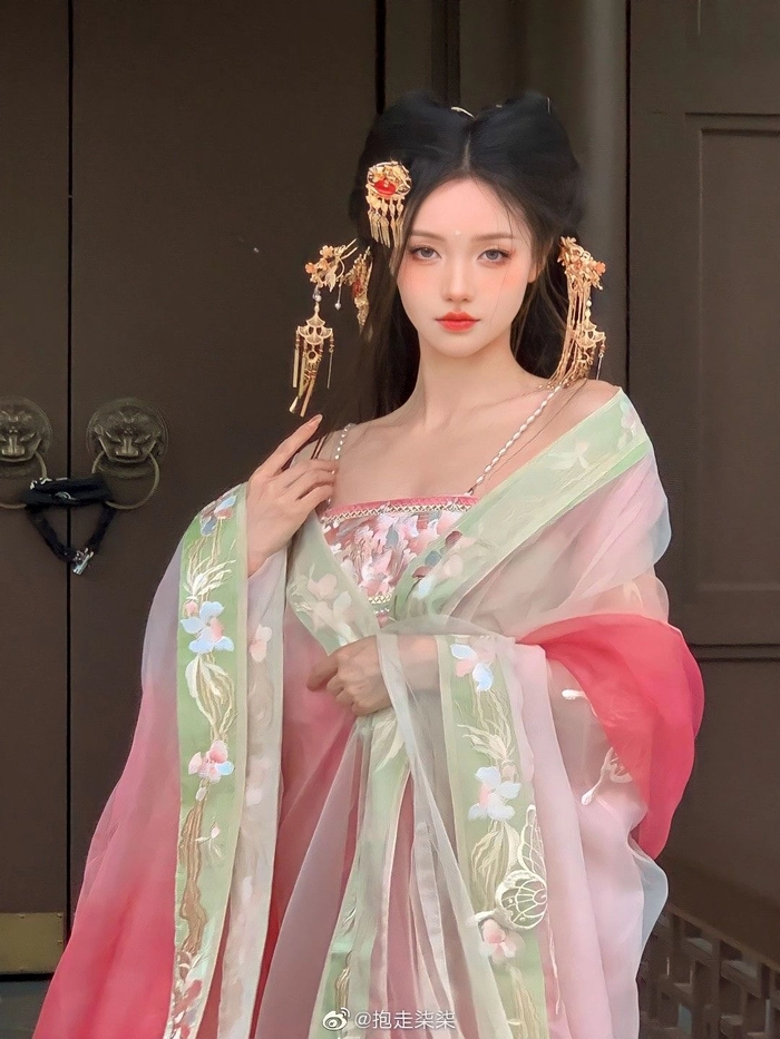 Gái xinh Trung Quốc cổ trang phong cách cổ điển