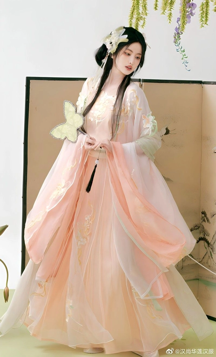 Gái xinh Trung Quốc cổ trang phong thái trang nhã