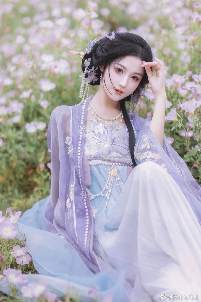 Gái xinh Trung Quốc mặc đồ cổ trang cuốn hút