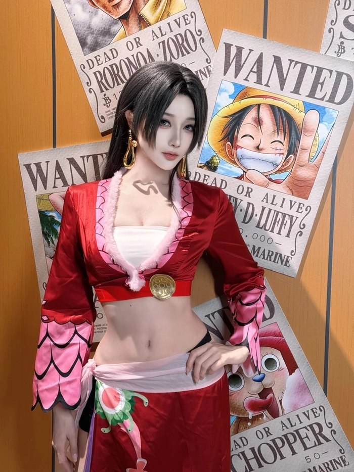 Gái xinh cosplay One Piece nổi bật cộng đồng