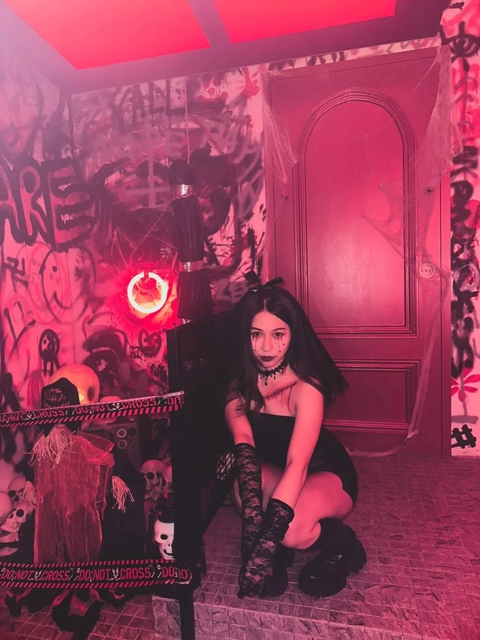 Gái xinh cosplay ma phong cách u tối