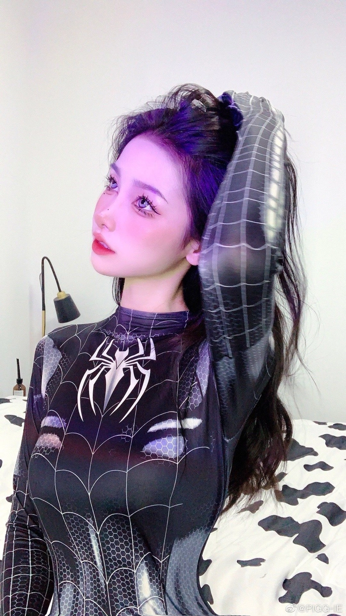 Gái xinh cosplay siêu nhân cá tính hiện đại