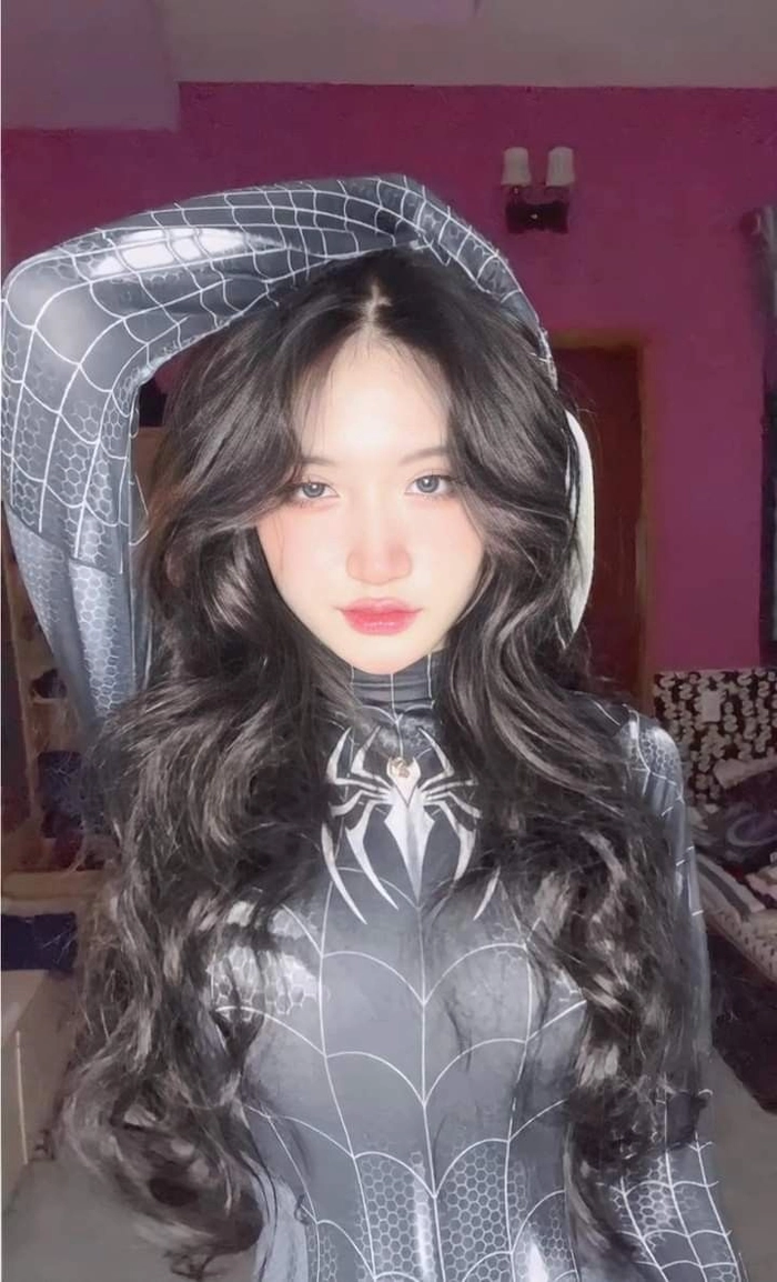 Gái xinh cosplay siêu nhân với thần thái nổi bật