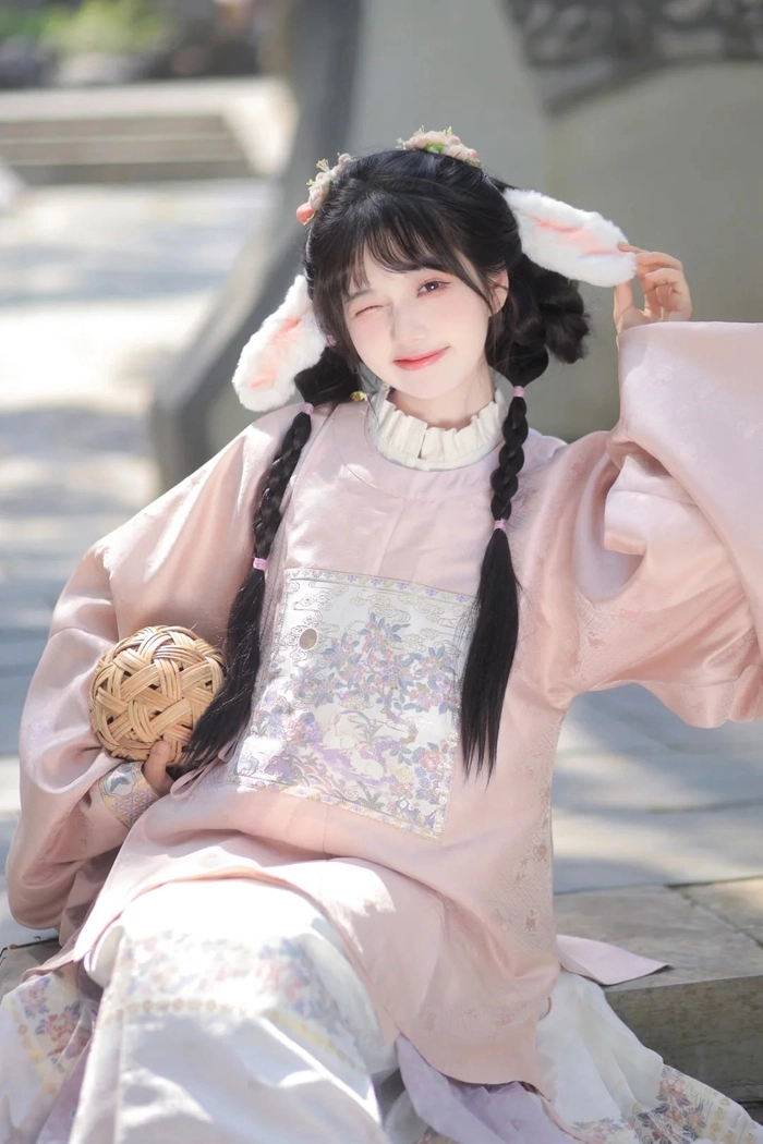 Gái xinh cosplay thỏ mang cảm giác ấm áp